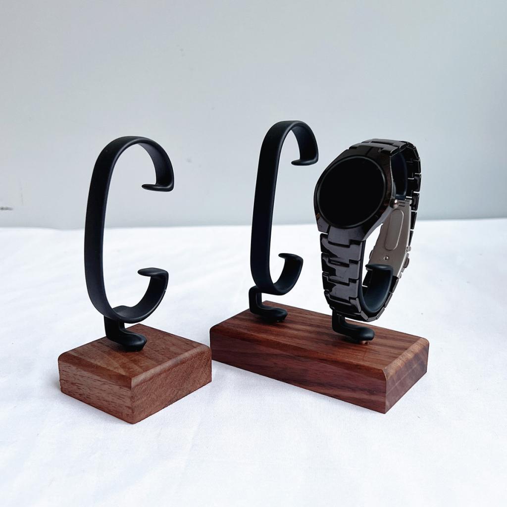Jewelry And Watches Inc - C Şekilli Saat Sergi Standı Mağazaları