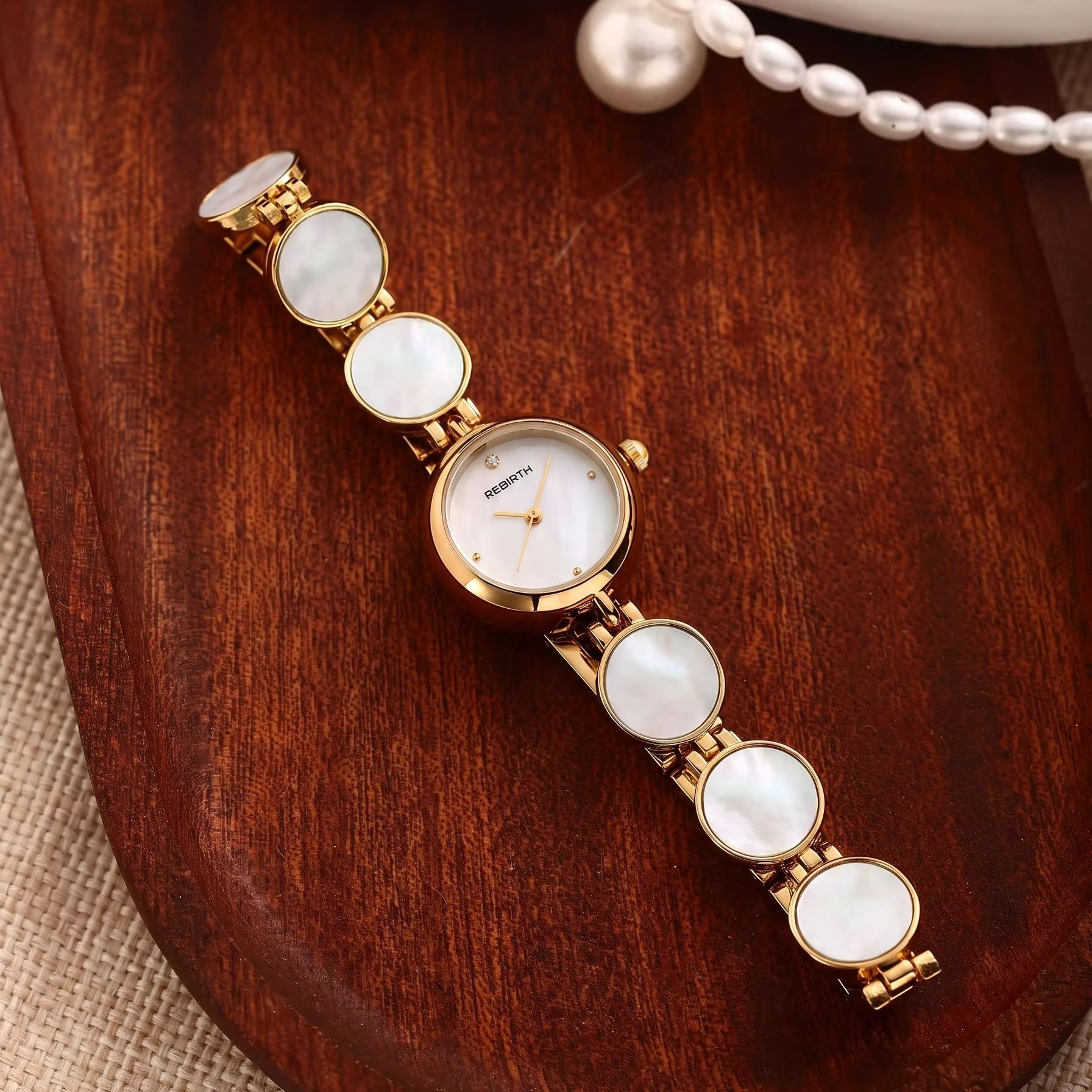 Jewelry Watches Gold - Hafif Lüks Dört Yapraklı Yonca Tasarımlı,