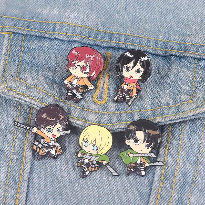 Levi Jewelry & Watches Inc - Titan Chibi Emaye Pimleri Özel Eren