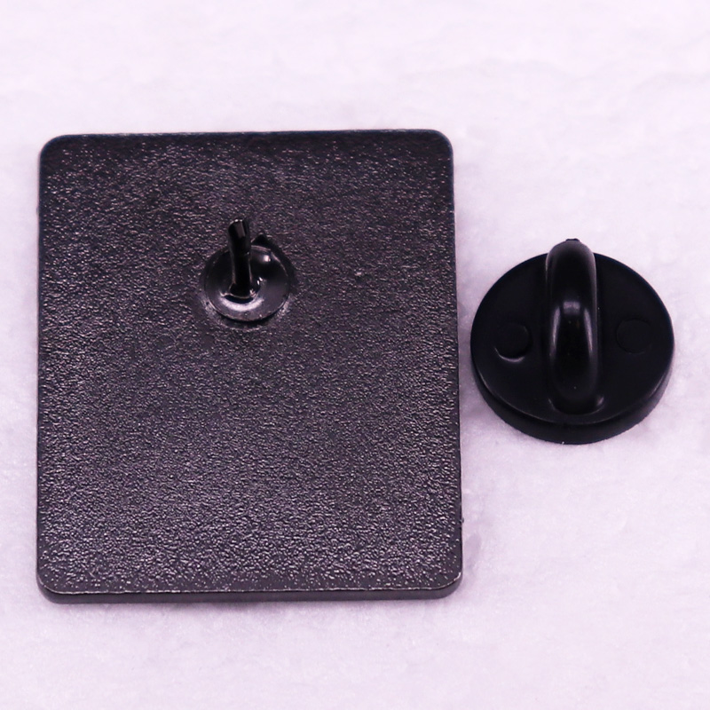 Titan Levi Ackerman emaye Pin  - Levi Jewelry & Watches Inc incelemesi ve fiyatı